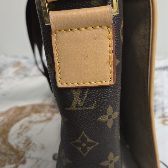 Messenger Bag w/ Crossbody Shoulder Strap (Unisex) - Picture 4 of 16